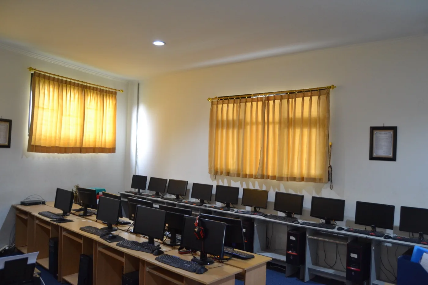 Laboratorium Komputer & CBT Laboratorium Komputer SMP IT Global Mulia