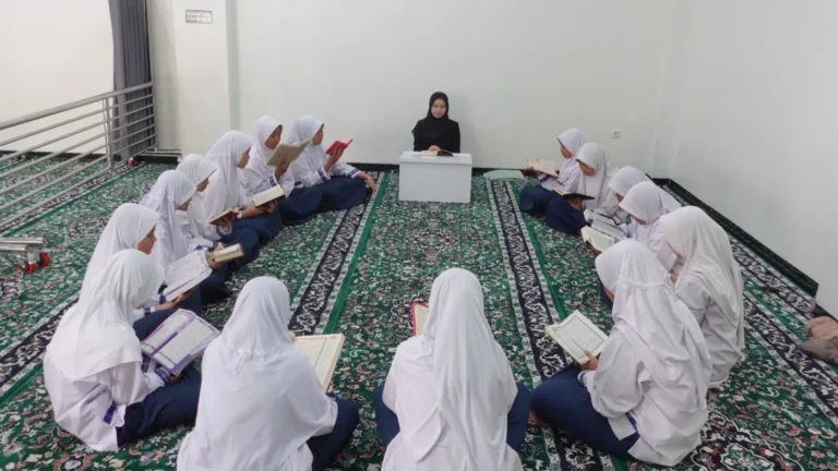kegiatan_mengaji_&_tahfidz_al-qur'an Kegiatan Mengaji & Tahfidz Al-Qur'an