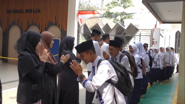 pembiasaan_kedisiplinan_&_karakter_siswa Pembiasaan Kedisiplinan & Karakter Siswa